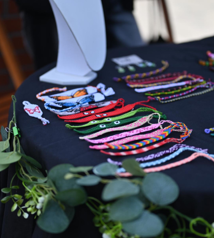 ręcznie wykonana biżuteria która była sprzedawana na kiermaszu