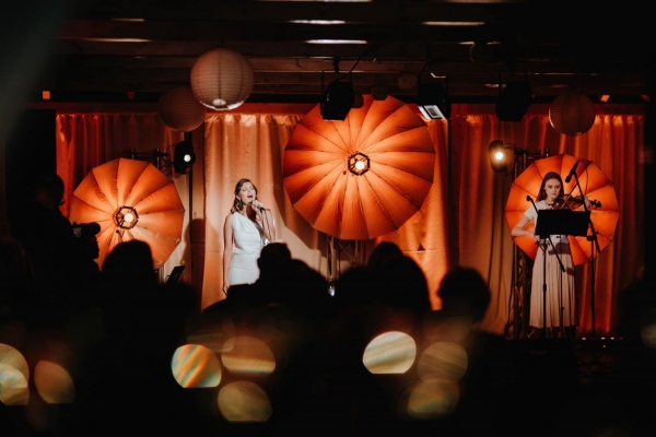 Joanna Aleksandrowicz występująca w Altanie w Środku lasu