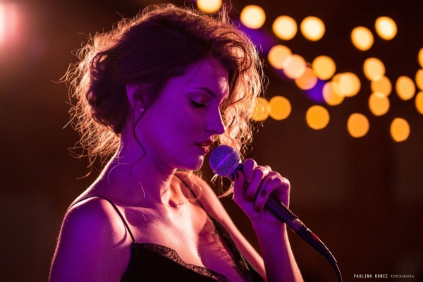 Śpiewająca Joanna Aleksandrowicz